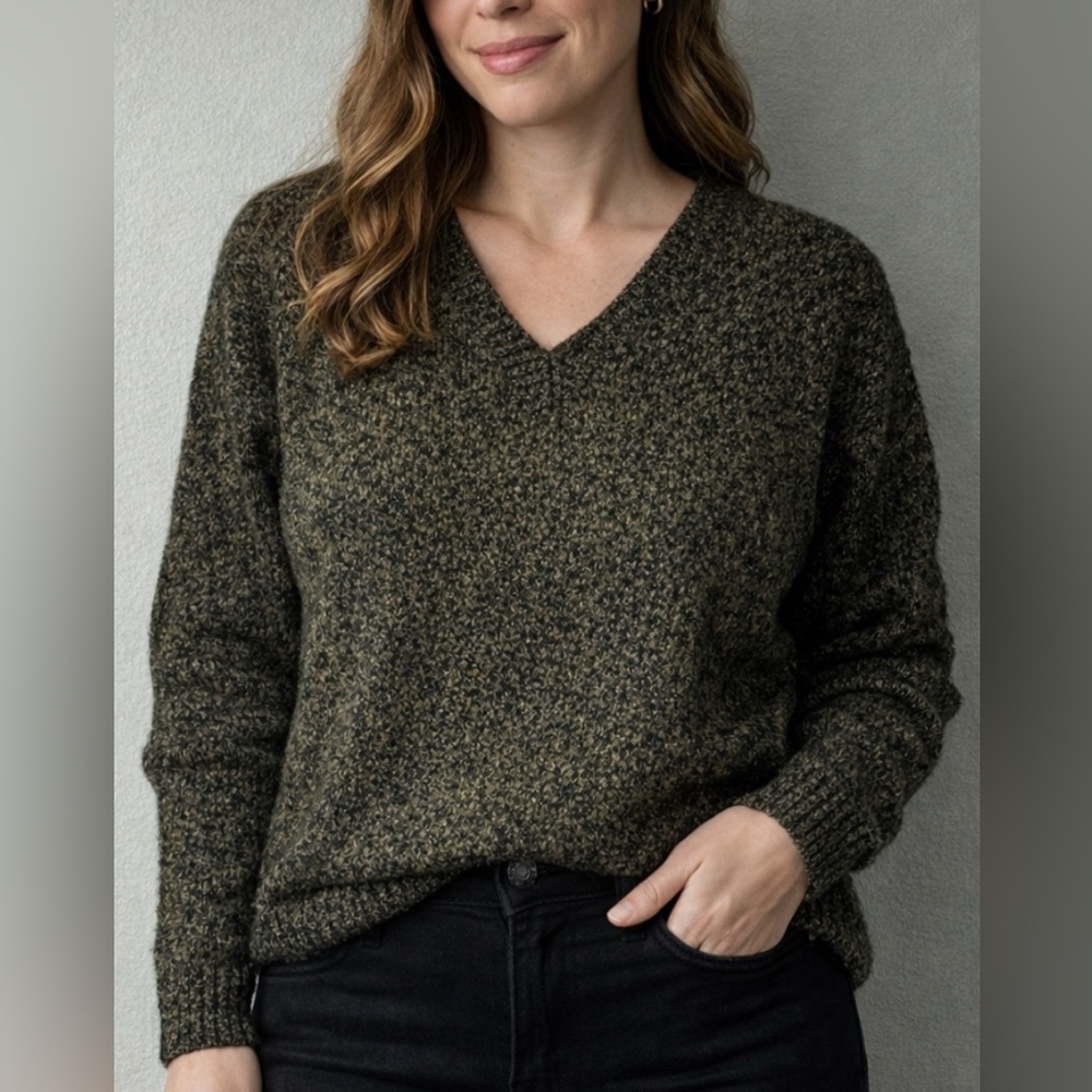 Peter Carol VTG Soft Knitwear Olive V-Neck Sweater M/L